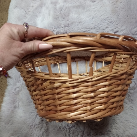 Large brown woven wicker basket - Picture 3 of 6